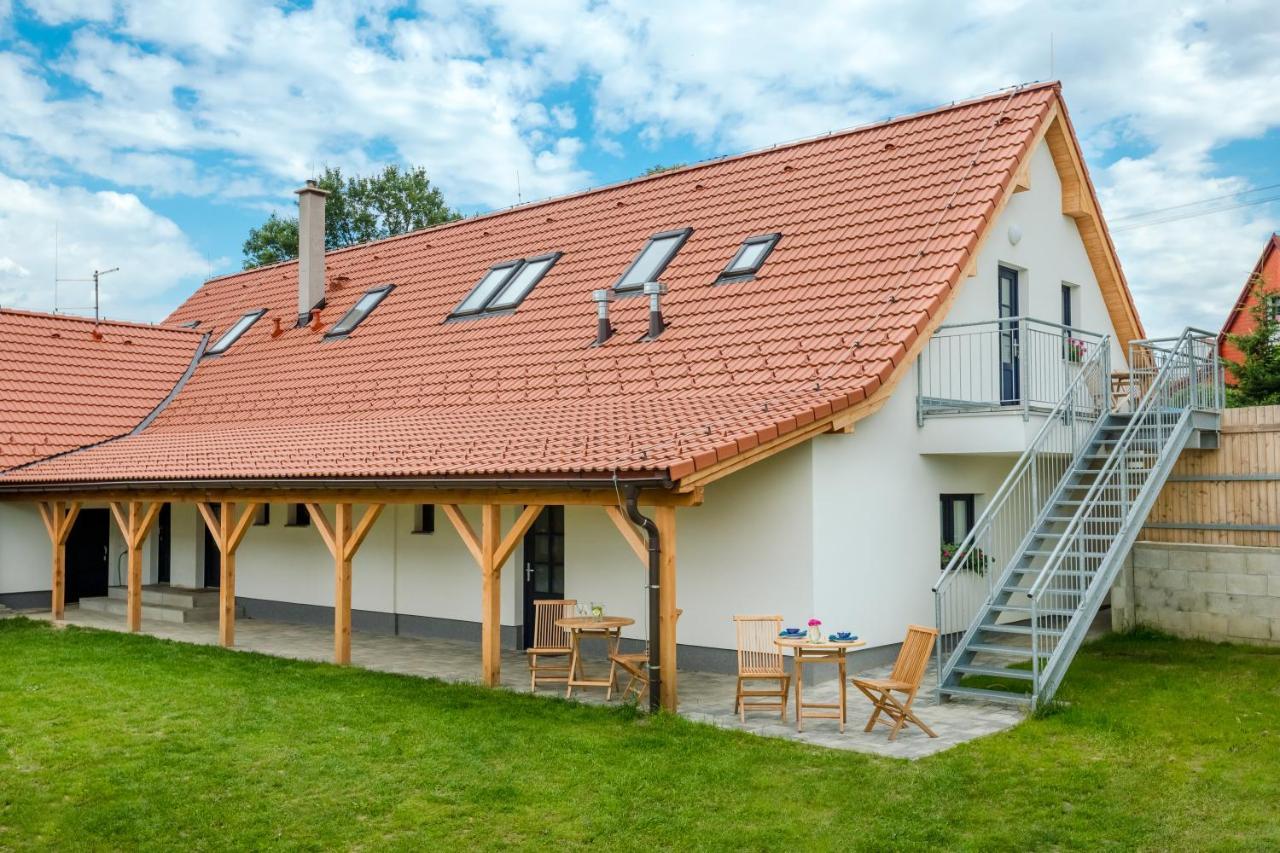 Apartmány Jedovary Trhové Sviny Exterior foto